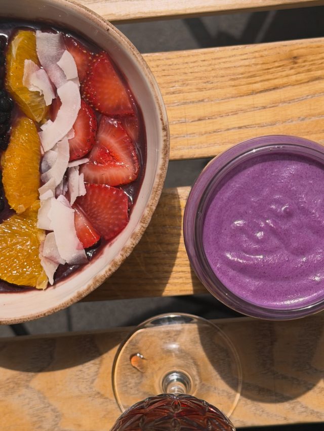 🇪🇸 El combo perfecto para este verano ☀️🥣
Nuestro refrescante bowl de açaí, el Ube Splash y uno de nuestros nuevos drinks de verano son todo lo que necesitas para disfrutar de un brunch lleno de sabor. 🌿☕🍓 ¡Te esperamos!

🇬🇧 Your perfect summer combo ☀️🥣
A refreshing açaí bowl, our delicious Ube Splash, and one of our brand-new summer drinks are everything you need for the ultimate brunch. 🌿☕🍓 See you soon!

#VisitValencia #ValenciaFood #BrunchValencia #CoffeeValencia #valenciacafe