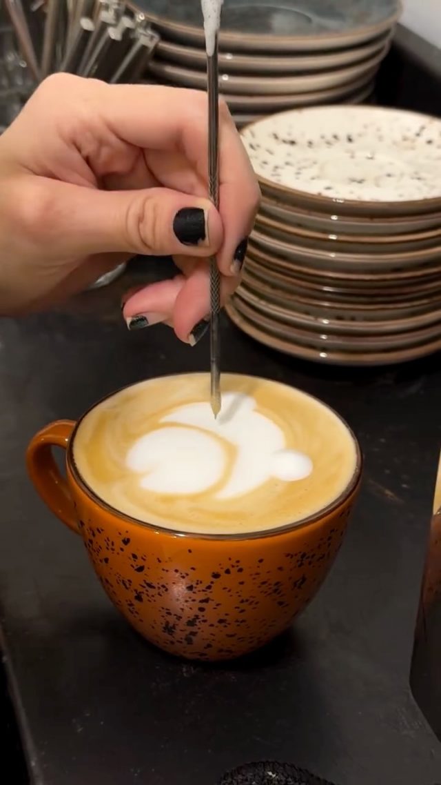 English version below ⬇️ 

En Doux-Amer, el arte del café no es casualidad ☕️✨
Cada taza es una pequeña obra de arte hecha con pasión, precisión y mucho amor por lo que hacemos.
Ven a disfrutar de tu café favorito con la mejor crema, el mejor trazo… y la mejor energía.

Porque aquí, el arte se bebe. 🎨🤎

⸻

At Doux-Amer, coffee art is no coincidence ☕️✨
Every cup is a small piece of art made with passion, precision, and a true love for what we do.
Come enjoy your favorite coffee — perfect foam, perfect pour, perfect vibe.

Because here, art is meant to be sipped. 🎨🤎