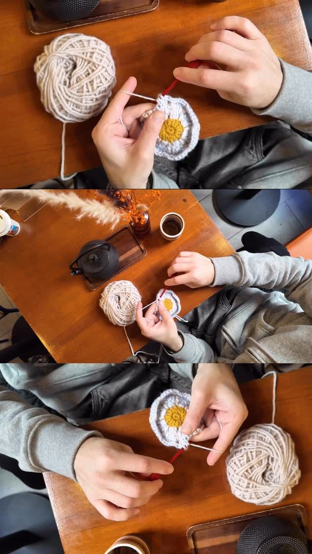 🇪🇸
En Doux-Amer, el brunch no es solo café y buena comida.
También es el placer de las cosas hechas a mano.

Si te gusta tejer, dibujar, escribir o cualquier actividad creativa, tráela contigo.
Nos encanta ver manos creando, imaginando y compartiendo momentos tranquilos.

Ven a tomar brunch, siéntate con nosotros y comparte tus bonitas actividades.

🇬🇧
At Doux-Amer, brunch is not only about good coffee and good food.
It’s also about the beauty of handmade moments.

If you enjoy knitting, drawing, writing, or any creative activity, bring it with you.
We love seeing hands creating, imagining, and sharing peaceful moments.

Come for brunch, sit with us, and share your beautiful activities.

#VisitValencia #ValenciaCity #LoveValencia #ValenciaFood #discovervalencia