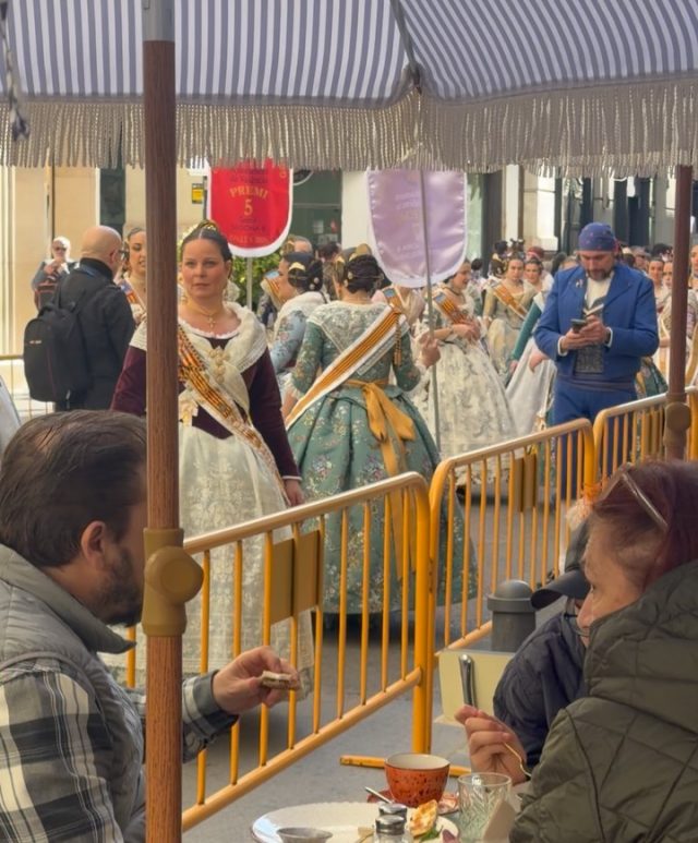 🇪🇸 
El final de las Las Fallas se siente en cada rincón de Valencia… tradición, luz, emoción y vida en las calles. 

En Doux-Amer seguimos aquí, en medio de todo, sirviéndote café de la mejor calidad y brunch con mucho cariño mientras la ciudad celebra sus últimos momentos de magia. ☕️🍳✨ 

Nos encanta ver cómo la comunidad se reúne, cómo se mezclan las tradiciones con lo cotidiano… y formar parte de ello contigo, cada día. 

Gracias, Valencia, por tanto. ❤️ 

⸻ 

🇬🇧 
The end of Las Fallas is felt in every corner of Valencia… tradition, light, emotion, and life in the streets. 

At Doux-Amer, we’re still here in the middle of it all, serving you the highest quality coffee and delicious brunch while the city lives its final moments of magic. ☕️🍳✨ 

We love seeing the community come together, where tradition meets everyday life… and being part of it with you, every single day. 

Thank you, Valencia. ❤️ 

#ValenciaBrunch #VisitValencia #BrunchLovers #CoffeeSpots #valencia