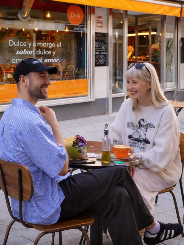 🇪🇸
Entre risas, café y sol de terraza… así se viven los momentos que importan.
En Doux-Amer Café no vienes solo a tomar café vienes a conectar ☕🧡

🇬🇧
Between laughter, coffee, and terrace sunshine… this is what the best moments feel like.
At Doux-Amer Café it’s never just coffee it’s about connection ☕🧡

#ValenciaCoffee #VisitValencia #ValenciaBrunch #CoffeeSpotsValencia #lovevalencia
