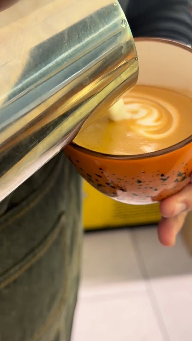 🇪🇸
Ayer celebramos a quienes están detrás de cada taza perfecta ☕
El arte, la precisión y la pasión de nuestros baristas hacen que cada café en Doux-Amer sea algo especial.

Gracias por transformar cada momento en una experiencia ✨

🇬🇧
Yesterday we celebrated the ones behind every perfect cup ☕
The craft, precision, and passion of our baristas make every coffee at Doux-Amer truly special.

Thank you for turning every moment into an experience ✨

#VisitValencia #ValenciaVibes #LoveValencia #DiscoverValencia #spaintravel