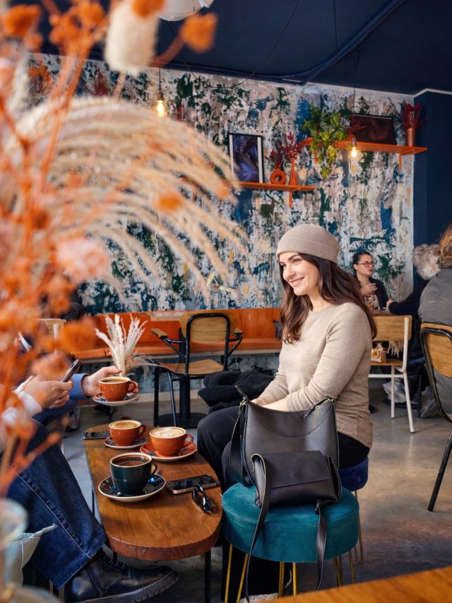 🇪🇸 Buen café, pastelería casera y caras conocidas. 
Un lugar para venir, quedarse y sentirse bien. 
Gracias por hacerlo posible cada día. 🧡☕ 

🇬🇧 Good coffee, homemade pastries, and familiar faces. 
A place to come, stay, and feel good. 
Thank you for making it what it is every day. 🧡☕ 

#ValenciaCoffee #CafeValencia #VisitValencia #ValenciaLife #coffeecommunity