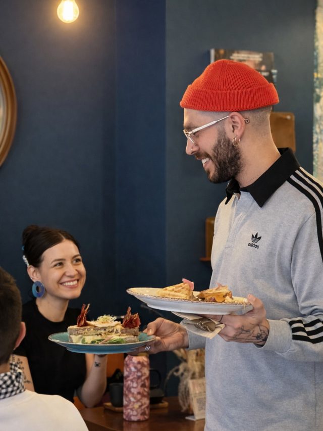 🇪🇸
En Doux-Amer creemos que un café es mucho más que una bebida — es un punto de encuentro.
Un lugar donde las conversaciones fluyen, donde las caras se vuelven familiares y donde cada visita suma a algo más grande: comunidad.

Aquí compartimos mesas, historias y momentos. Desde el primer café de la mañana hasta las risas del brunch, sois vosotros quienes le dais vida a este espacio 💛

Gracias por ser parte de nuestra pequeña gran familia.

🇬🇧
At Doux-Amer, we believe coffee is more than just a drink — it’s a meeting point.
A place where conversations flow, familiar faces return, and every visit becomes part of something bigger: community.

Here, we share tables, stories, and moments. From the first coffee of the morning to brunch laughter, it’s you who bring this space to life 💛

Thank you for being part of our little big family.

#ValenciaVibes #VisitValencia #BrunchValencia #CoffeeLovers #DouxAmer