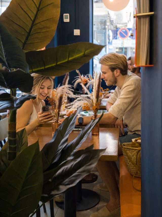 🇪🇸
Domingo en Doux Amer ☕️
El ritmo baja, el café se alarga, y la ciudad se siente diferente.
Un día para quedarse un poco más, pedir otro brunch, compartir historias… o simplemente no hacer nada.

Aquí, el domingo sabe a calma, a buena música y a momentos que se quedan.

🇬🇧
Sunday at Doux Amer ☕️
The pace slows down, the coffee lasts longer, and the city feels different.
A day to linger, order another brunch, share stories… or simply do nothing at all.

Here, Sunday tastes like calm, good music, and moments that stay with you.

#ValenciaBrunch #SundayVibes #BrunchLife #CafeCulture #VisitValencia