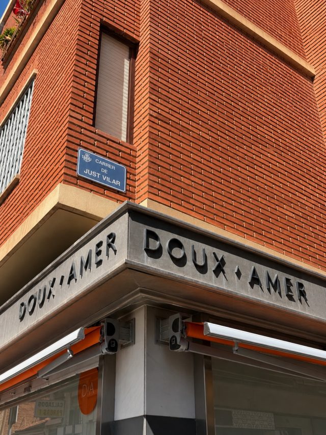 🇪🇸
Entre las calles del Cabanyal, donde la luz toca cada ladrillo con historia, está Doux-Amer.
Un rincón hecho de café, diseño y alma mediterránea.
Y ahora también podéis encontrarnos en el centro de Valencia ☕✨
Dos espacios, la misma esencia: calidez, comunidad y belleza mediterránea.

🇬🇧
In the heart of Cabanyal, where sunlight paints every brick with character, you’ll find Doux-Amer.
A space built around coffee, design, and Mediterranean soul.
And now, you can also find us in the center of Valencia ☕✨
Two locations, the same essence: warmth, community, and Mediterranean beauty.

#Valencia #VisitValencia #Cabanyal #ValenciaCoffee #spaintravel