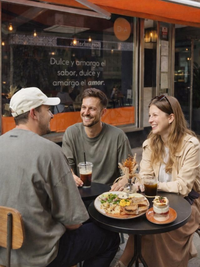 🇪🇸
Entre risas, café y sol de terraza… así se viven los momentos que importan.
En Doux-Amer Café no vienes solo a tomar café vienes a conectar ☕🧡

🇬🇧
Between laughter, coffee, and terrace sunshine… this is what the best moments feel like.
At Doux-Amer Café it’s never just coffee it’s about connection ☕🧡

#ValenciaCoffee #VisitValencia #ValenciaBrunch #CoffeeSpotsValencia #lovevalencia
