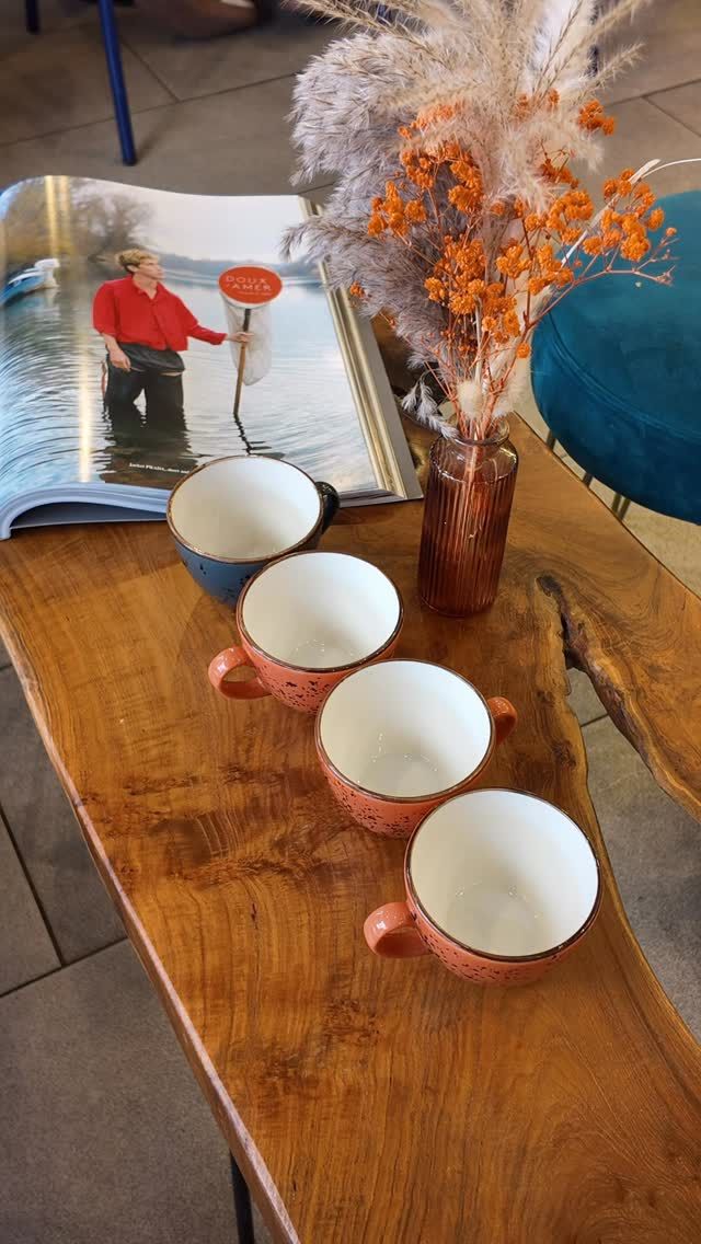 🇪🇸 Cuatro tazas en la mesa, una pregunta simple ☕️
¿Cómo te tomas el café hoy?

Grand Café  fuerte, directo, sin distracciones
Café Molino  redondo, suave, con ritmo
Batch Brew  ligero, expresivo, lleno de matices
Cappuccino  suave, cremoso, un momento para parar

El mismo café, diferentes moods.

🇬🇧 Four cups on the table, one simple question ☕️
How do you take your coffee today?

Grand Café  strong, direct, no distractions
Café Molino  round, smooth, easy rhythm
Batch Brew  light, expressive, full of nuance
Cappuccino  soft, creamy, a moment to slow down

Same coffee, different moods.

#VisitValencia #ValenciaTourism #ValenciaTravel #VisitSpain #valencia