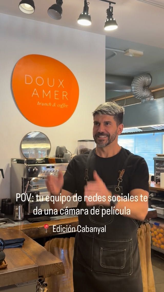 🇪🇸 POV: tu equipo de redes sociales te da una cámara de película y de repente todo en El Cabanyal parece una escena de los 90’s 🎞️☕️ Edición Cabanyal 🤍 Os esperamos mañana para café, brunch y buenos momentos junto al mar 🌊

🇬🇧 POV: your social media team gives you a film camera and suddenly everything in El Cabanyal feels like a 90’s movie scene 🎞️☕️ Cabanyal edition 🤍 We’re waiting for you tomorrow for coffee, brunch and good vibes by the sea 🌊

#VisitValencia #ValenciaSpain #LoveValencia #Cabanyal #valencia