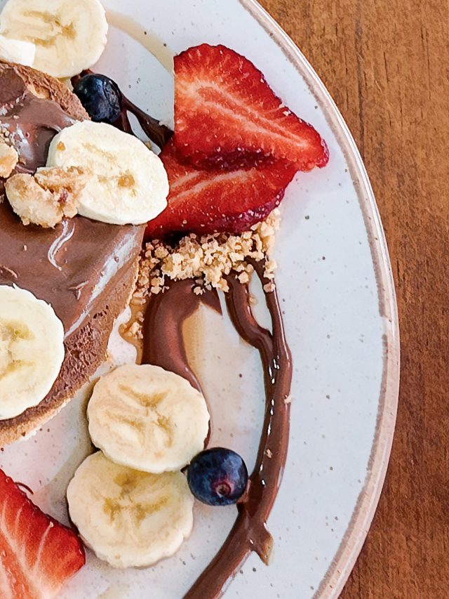 🇪🇸 Esponjoso, intenso y peligrosamente adictivo.
Un pancake dorado con corazón de Peanutella fundida que lo cambia todo.
Ligero por fuera, profundo por dentro… imposible quedarse en uno.

🇬🇧 Fluffy, rich, and dangerously addictive.
A golden pancake with a molten Peanutella center that changes everything.
Light on the outside, deep on the inside… impossible to stop at one.

#ValenciaFood #VisitValencia #ValenciaBrunch #FoodieValencia #valenciaeats