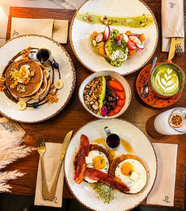 🇪🇸
El brunch es un momento para disfrutar sin prisa, entre matcha caliente, pancakes dorados y platos llenos de color. En Doux-Amer, cada detalle está pensado para compartir, disfrutar y saborear Valencia de una forma diferente ✨ Ahora también en el centro de la ciudad 🤍

🇬🇧
Brunch is a moment to slow down and enjoy warm matcha, golden pancakes, and colorful plates made to share. At Doux-Amer, every detail is crafted to create a cozy and vibrant experience in the heart of Valencia ✨ Now also available in the city center 🤍

#ValenciaBrunch #VisitValencia #BrunchValencia #SpecialtyCoffee #foodievalencia