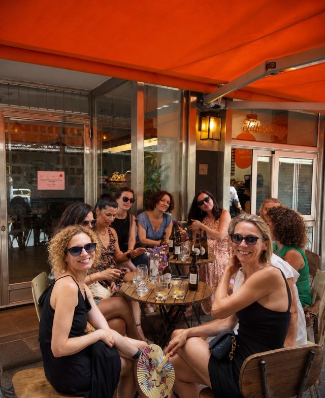 🇪🇸 Buen vino, buena compañía y un poco de sol valenciano 🧡

Algunos momentos no necesitan nada más.

Nos vemos en la terraza.

🇬🇧 Good wine, great company, and a little Valencia sunshine 🧡

Some moments don’t need much more.

See you on the terrace.

#VisitValencia #ValenciaFood #BrunchValencia #ValenciaLifestyle #valenciatourism