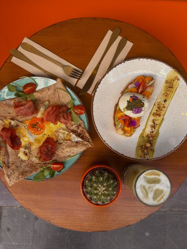 🇪🇸 Porque un brunch se respeta.
En Doux-Amer, nuestra carta está pensada con cariño para ofrecerte lo mejor de este momento tan especial. ✨ ¿Cuál es ese imprescindible que siempre pides cuando vienes a brunchear con nosotros? ☕🥐🍳

🇬🇧 Because brunch deserves to be taken seriously.
At Doux-Amer, our menu is crafted with love to bring you the very best of this indulgent moment. ✨ What’s your go-to order whenever you join us for brunch? ☕🥐🍳

#Valencia #VisitValencia #ValenciaFood #CoffeeLovers #brunchtime