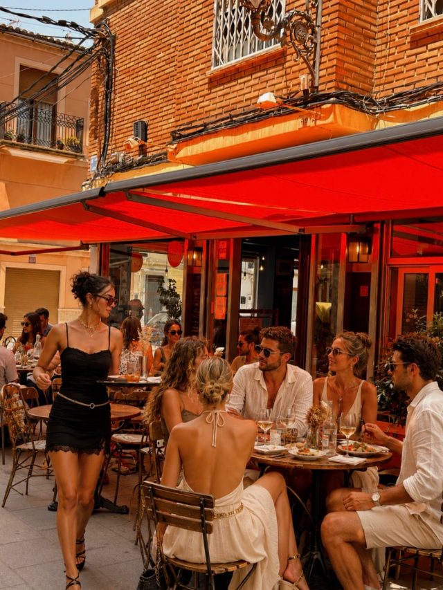 🇪🇸 Un buen brunch siempre sabe mejor en buena compañía. ☕🥐 Ven a disfrutar de café de especialidad, comida deliciosa y un ambiente donde siempre te sentirás bienvenido.

🇬🇧 Brunch is always better when shared. ☕🥐 Join us for specialty coffee, delicious food, and a warm, welcoming atmosphere you’ll want to come back to.

#VisitValencia #BrunchValencia #ValenciaFood #LoveValencia #VisitSpain
