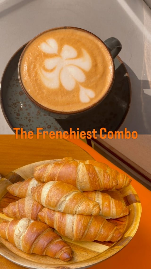 🇪🇸 El combo más francés. 🥐☕🇫🇷

Hay combinaciones que nunca pasan de moda. Un croissant recién horneado y un café au lait: sencillos, elegantes y perfectos para empezar el día con un toque parisino… sin salir de Valencia.

🇬🇧 The Frenchiest combo. 🥐☕

Some pairings never go out of style. A freshly baked croissant and a café au lait—simple, elegant, and the perfect way to start your day with a little taste of Paris, right here in Valencia.

#VisitValencia #ValenciaSpain #LoveValencia #SpainTravel #visitspain