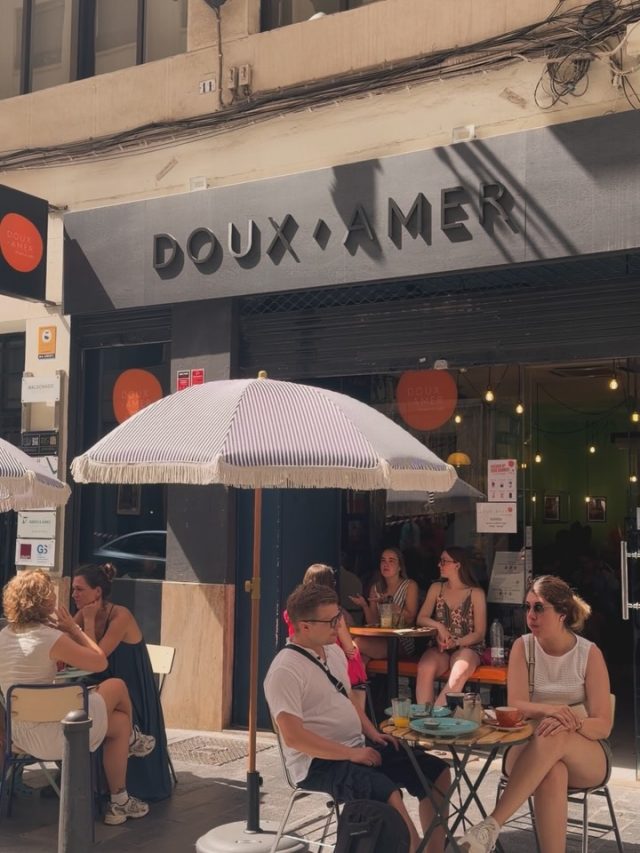 🇪🇸

Las personas hacen que un café se convierta en un lugar. ✨ Gracias por llenar Doux Amer de vida, conversaciones y buenos momentos.

🇬🇧

People are what turn a coffee shop into a place. ✨ Thank you for filling Doux Amer with life, conversations, and beautiful moments.

#Valencia #VisitValencia #ValenciaCoffee #SpecialtyCoffee #brunchvalencia