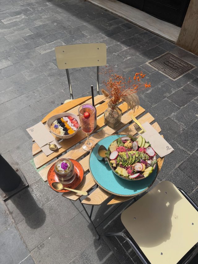 🇪🇸

✨ ¿Buscando el mejor brunch de Valencia? Lo acabas de encontrar. ☕🥐

En Doux Amer preparamos brunch con ingredientes frescos, café de especialidad y mucho cariño en cada detalle. Ya sea para empezar el día o para disfrutar de un desayuno tardío, aquí siempre encontrarás el plan perfecto.

📍Ven a descubrir por qué tantos nos consideran uno de los mejores coffee shops de Valencia.

¡Te esperamos! 💛

🇬🇧

✨ Looking for the best brunch in Valencia? You’ve just found it. ☕🥐

At Doux Amer, we serve fresh, delicious brunch alongside specialty coffee, all crafted with care. Whether you’re starting your morning or enjoying a relaxed brunch, we’ve got the perfect spot waiting for you.

📍Come and see why so many people call us one of the best coffee shops in Valencia.

See you soon! 💛

#BrunchValencia #ValenciaBrunch #SpecialtyCoffee #CoffeeShopValencia #visitvalencia