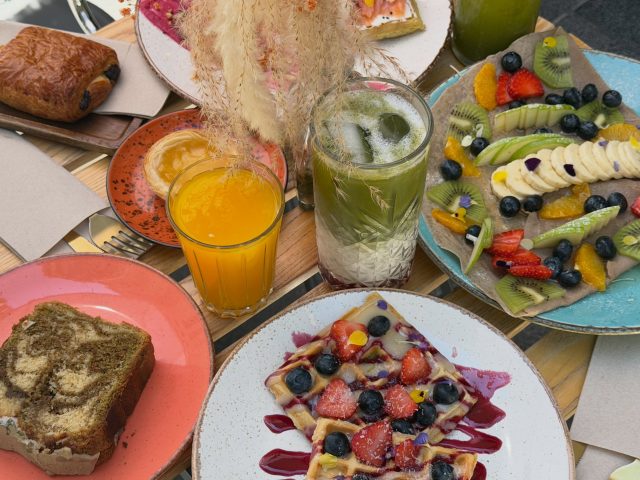 🇪🇸 Hoy es un buen día para hacer una pausa. ☀️✨

Ven a disfrutar de un brunch preparado al momento, café de especialidad y un ambiente donde apetece quedarse un poco más.

🕘 Te esperamos hoy de 9:00 a 16:00.

🇬🇧 Today is the perfect day to slow down. ☀️✨

Join us for freshly made brunch, specialty coffee, and a space you’ll want to linger in.

🕘 We’re open today from 9:00 AM to 4:00 PM.

#Valencia #VisitValencia #BrunchValencia #SpecialtyCoffee #coffeelovers