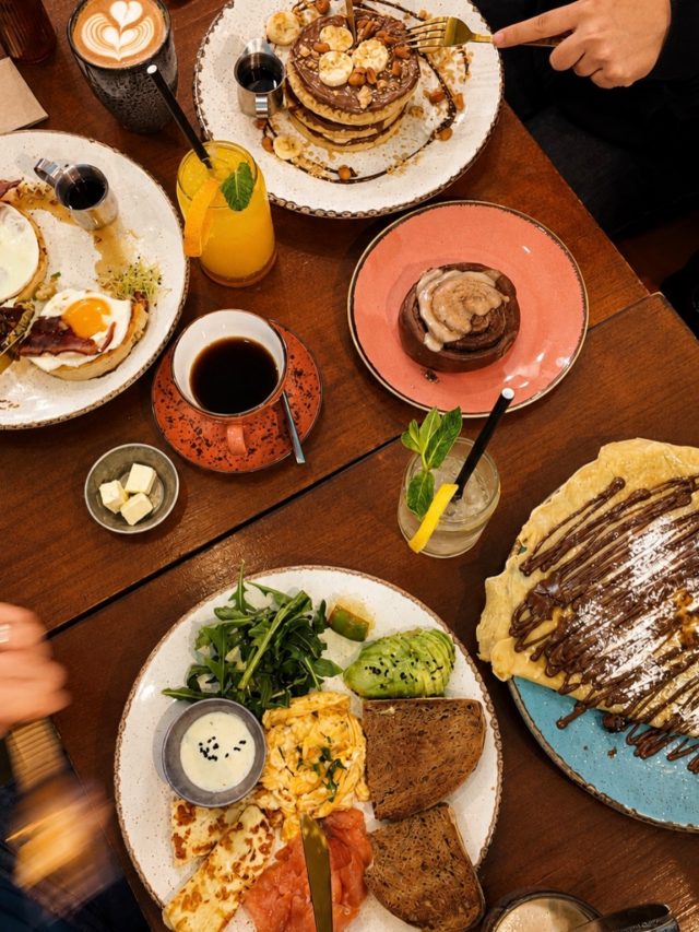 🇪🇸 Un rincón donde el buen café y la buena comida se unen. ☕️✨ Cada detalle invita a disfrutar y quedarse un poco más.

🇬🇧 A place where great coffee meets delicious food. ☕️✨ Every detail invites you to slow down and stay a little longer. 
#VisitValencia #ValenciaCity #LoveValencia #VisitSpain #ValenciaFood