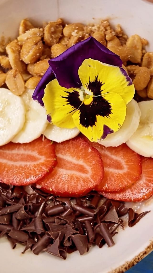 🇪🇸 Empieza tu día con un brunch saludable. 🥣✨ Nuestro Avena Choco Bowl y Avena Spirulina Bowl están preparados con ingredientes nutritivos, llenos de fibra, vitaminas y energía para que disfrutes de un desayuno delicioso y equilibrado.

🇬🇧 Start your day with a healthy brunch. 🥣✨ Our Avena Choco Bowl and Avena Spirulina Bowl are made with wholesome ingredients, packed with fiber, vitamins, and lasting energy; perfect for a delicious and nourishing breakfast.

#VisitValencia #ValenciaFood #BrunchValencia #ValenciaCoffee #valenciaspain
