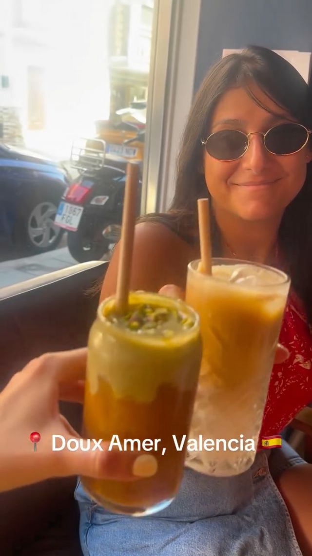 🇪🇸 Verano, café frío y buenas vibras. El mood de Doux Amer es simple: relájate, disfruta y quédate un poquito más. ☀️☕️

🇬🇧 Summer, iced coffee and good vibes. The Doux Amer mood is simple: slow down, enjoy, and stay a little longer. ☀️🤎

#Valencia #VisitValencia #ValenciaSpain #ValenciaFood #ValenciaCoffee