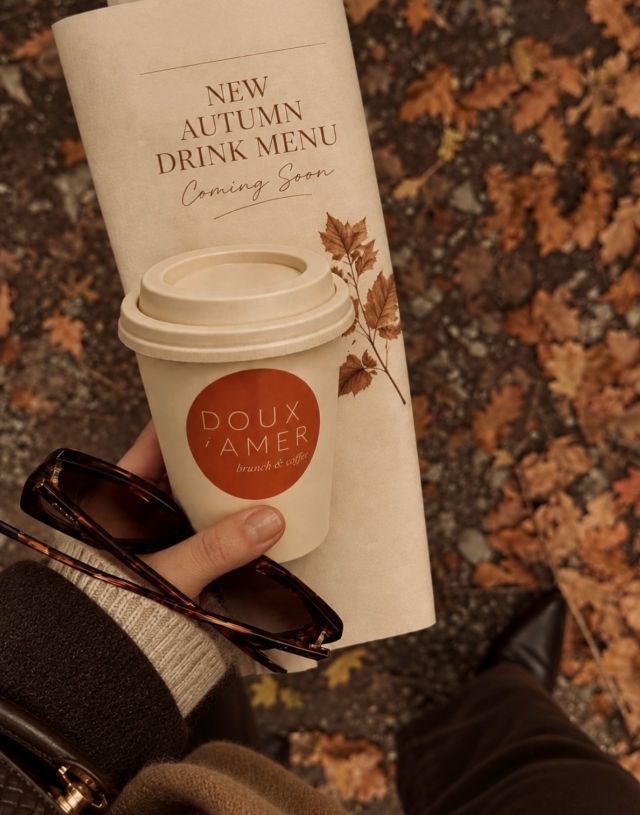 🇪🇸 El otoño está a punto de llegar a Doux-Amer… 🍂☕ Nuestro nuevo menú de otoño llega este lunes, con nuevos sabores, combinaciones especiales y muchas sorpresas para disfrutar de la temporada. ¿Estáis preparados? 👀🤎

🇬🇧 Autumn is about to arrive at Doux-Amer… 🍂☕ Our brand-new autumn menu launches this Monday, bringing exciting new flavours, seasonal creations and plenty of surprises. Are you ready for it? 👀🤎

#ValenciaFood #ValenciaBrunch #SpecialtyCoffee #ValenciaFoodies #VisitValencia