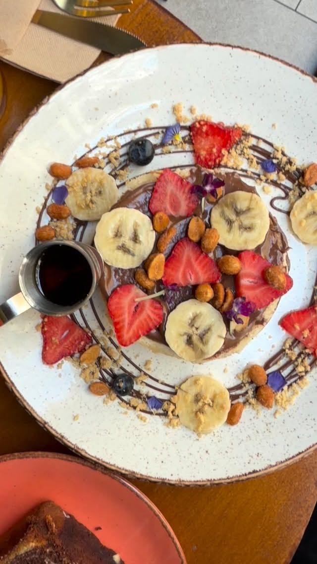 🇪🇸 Hay mañanas que merecen disfrutarse sin prisa ☕️

Un buen café, algo rico en la mesa, la luz mediterránea entrando por las ventanas y ningún lugar al que tengas que correr.

Tómate tu tiempo. Quédate para otro café. Haz de la mañana un pequeño ritual. 🤍

Te esperamos en Doux-Amer.

🇬🇧 Some mornings deserve to be enjoyed a little slower ☕️

Good coffee, something delicious on the table, Mediterranean light coming through the windows, and nowhere you need to rush off to.

Take your time. Stay for another coffee. Make a morning of it. 🤍

Your table is waiting at Doux-Amer.

#DouxAmerVLC #ValenciaBrunch #SpecialtyCoffee #ValenciaFoodies #SlowMornings